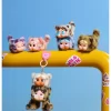 CRYBABY Wild But Cutie Series – Vinylová plyšová krabička s přívěskem a roletou CRYBABY Wild But Cutie Series – Vinylová plyšová krabička s přívěskem a roletou