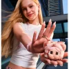 CRYBABY Wild But Cutie Series – Vinylová plyšová krabička s přívěskem a roletou CRYBABY Wild But Cutie Series – Vinylová plyšová krabička s přívěskem a roletou