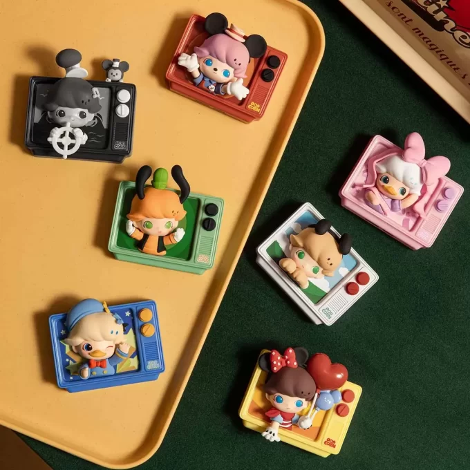 DIMOO WORLD × DISNEY Series – Magnet na ledničku s roletou DIMOO WORLD × DISNEY Series – Magnet na ledničku s roletou