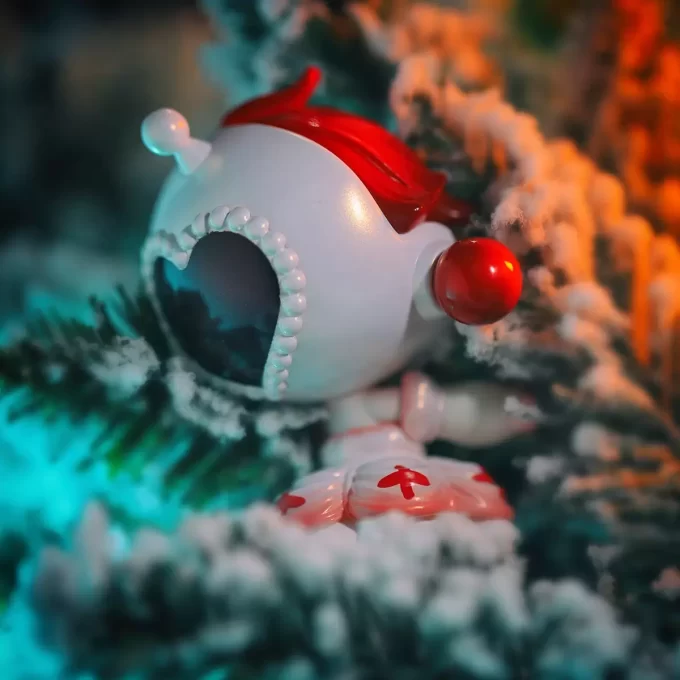 Figurka bílé služebné SKULLPANDA