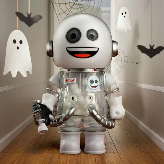 MEGA SPACE MOLLY 100% × Emoji™ série