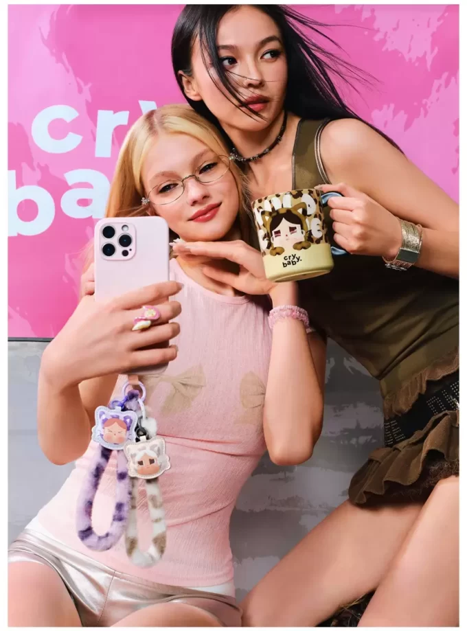 Přívěsek na telefon CRYBABY Wild But Cutie Series – zaslepovací krabička