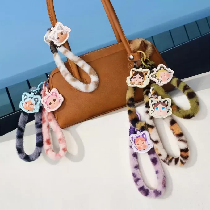 Přívěsek na telefon CRYBABY Wild But Cutie Series – zaslepovací krabička