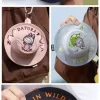 SÉRIE PÁD PŘÍŠER V DIVOKÉM SÉRII – Mini taška s kloboukem Bucket Hat, krabička na biind SÉRIE PÁD PŘÍŠER V DIVOKÉM SÉRII – Mini taška s kloboukem Bucket Hat, krabička na biind