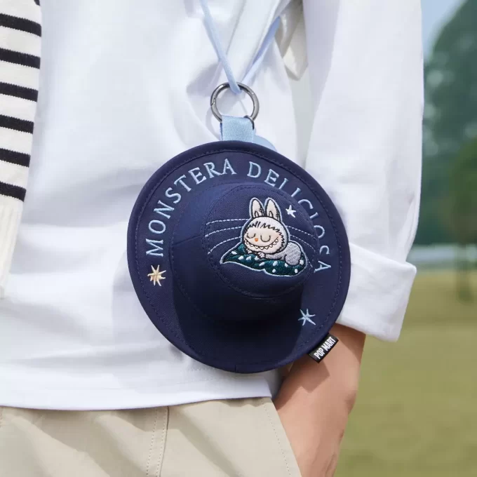 SÉRIE PÁD PŘÍŠER V DIVOKÉM SÉRII – Mini taška s kloboukem Bucket Hat, krabička na biind SÉRIE PÁD PŘÍŠER V DIVOKÉM SÉRII – Mini taška s kloboukem Bucket Hat, krabička na biind