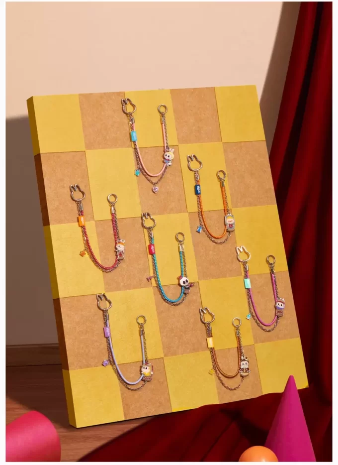 THE MONSTERS Let’s Checkmate Series – Závěsná roletová krabička