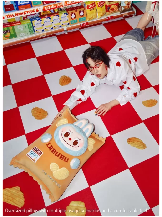 THE MONSTERS Wacky Mart Series – Polštář (Chips)
