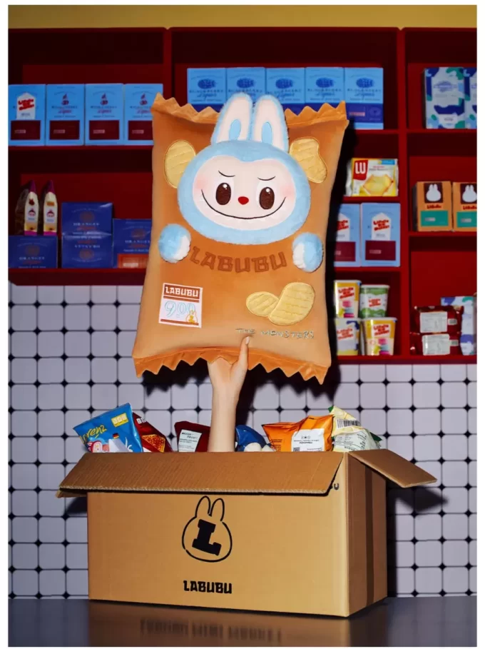 THE MONSTERS Wacky Mart Series – Polštář (Chips)