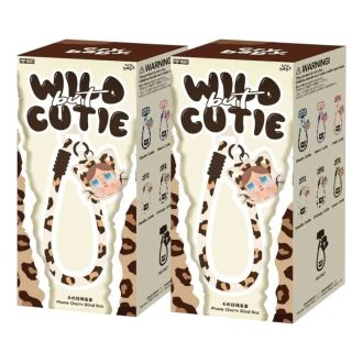 Zapečetěný kryt s přívěskem na telefon Crybaby Wild but Cutie (2 zaslepené krabičky)